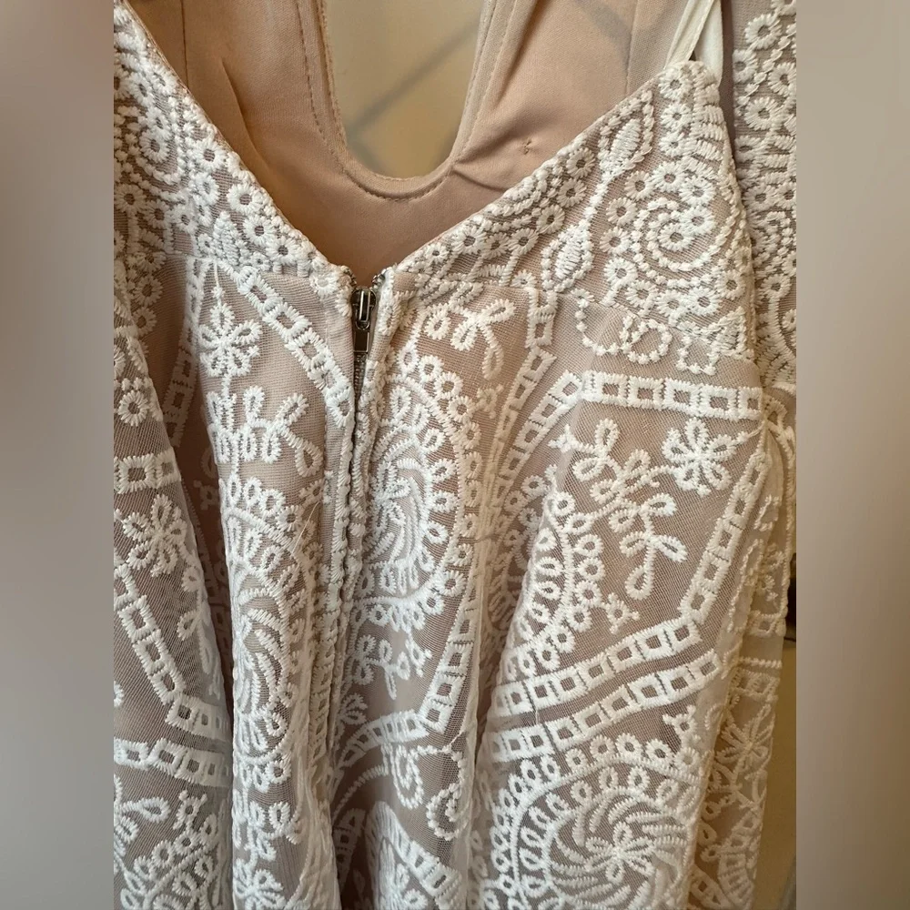 NWT WINDSOR Unique White and Nude Lace Dress, Women’s Size S - Picture 9 of 9